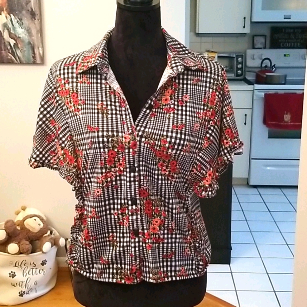 Cute soft material flower patterned shirt